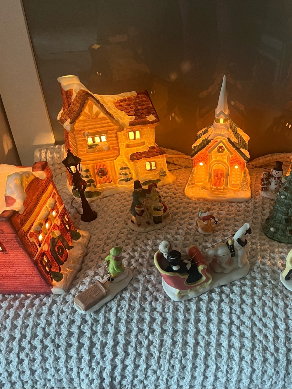 Traditions by Kirkland 16 piece Victorian Village Christmas set 406